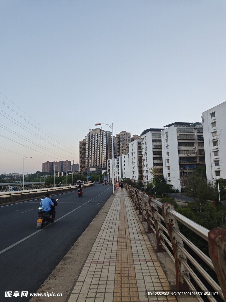 城市道路骑行风景