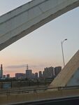 黄昏下的城市桥梁景观