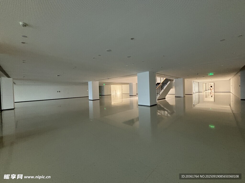 空旷室内空间展示