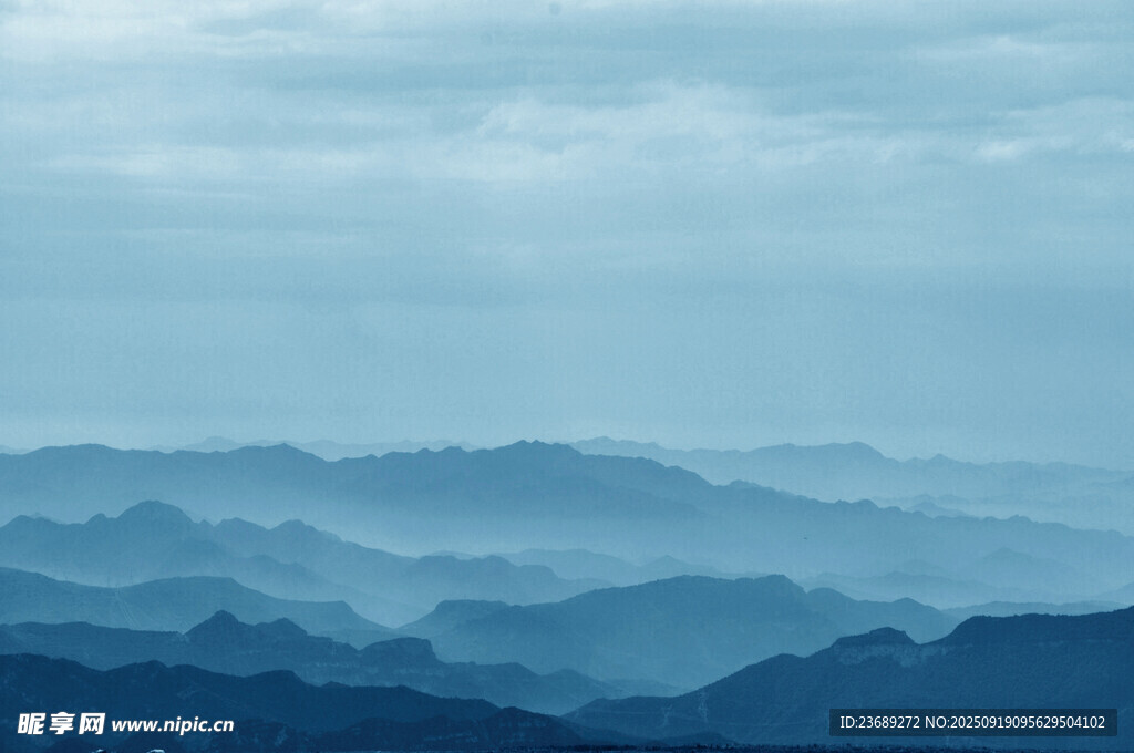 中式连绵远山