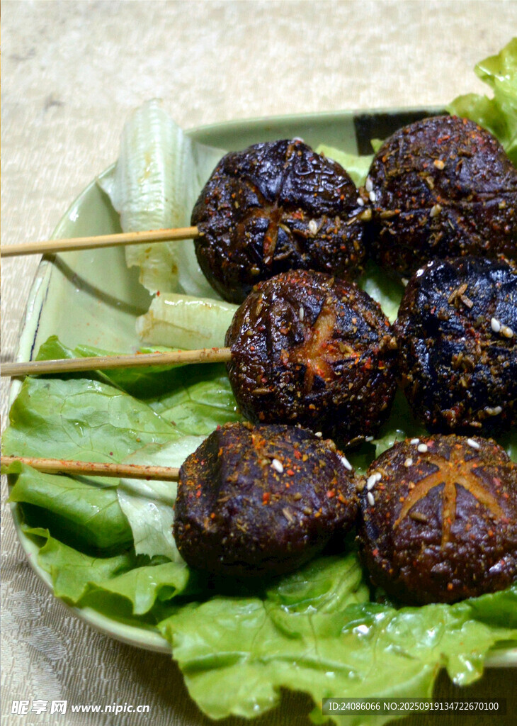 烤香菇串美味诱人