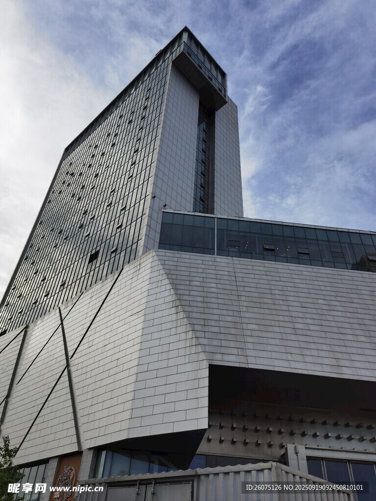 现代风格独特造型高楼