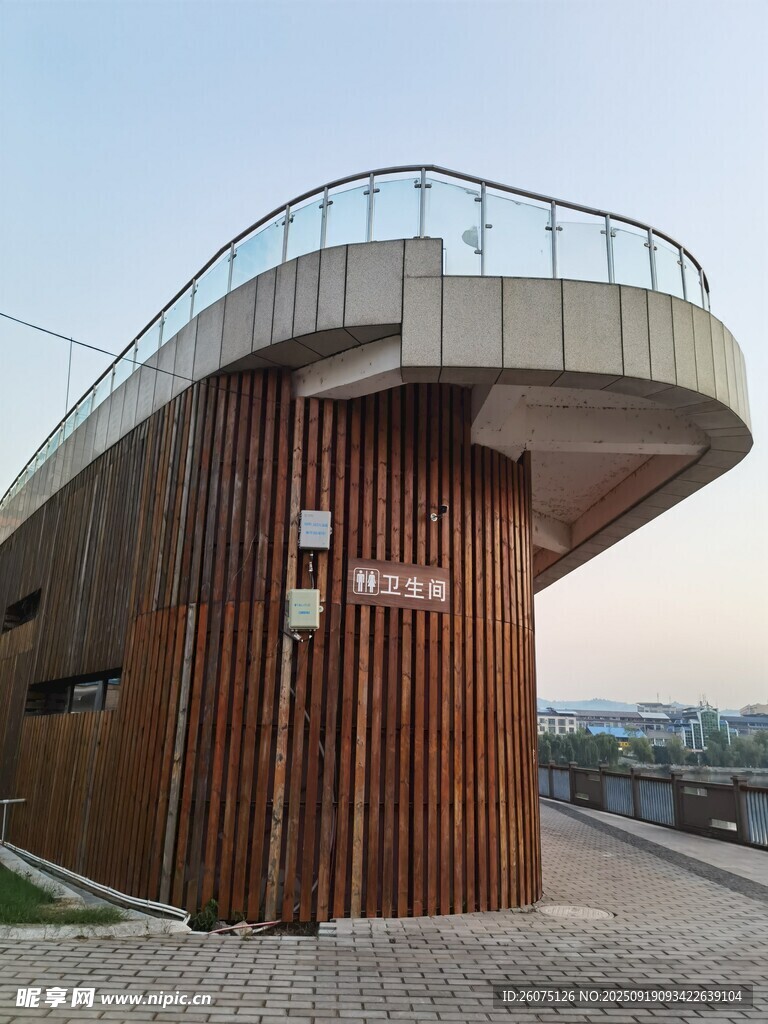 现代木质观景建筑外观