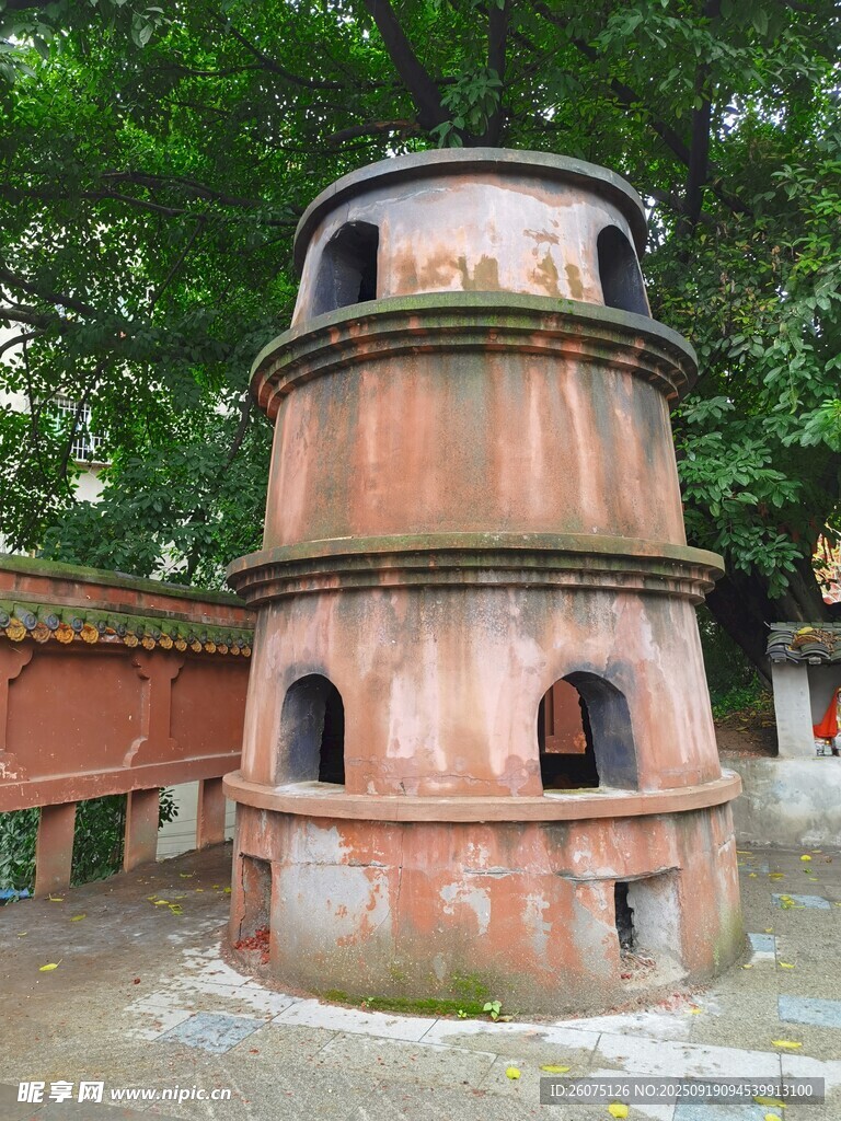 古老多层塔建筑景观