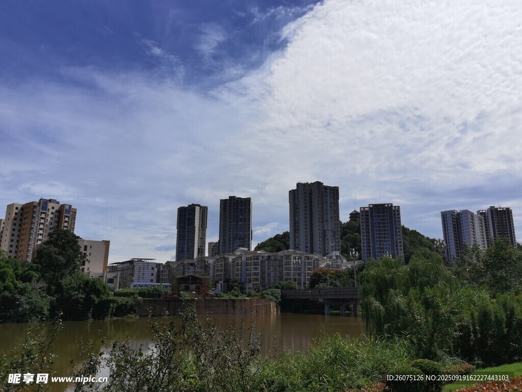 城市河畔风景
