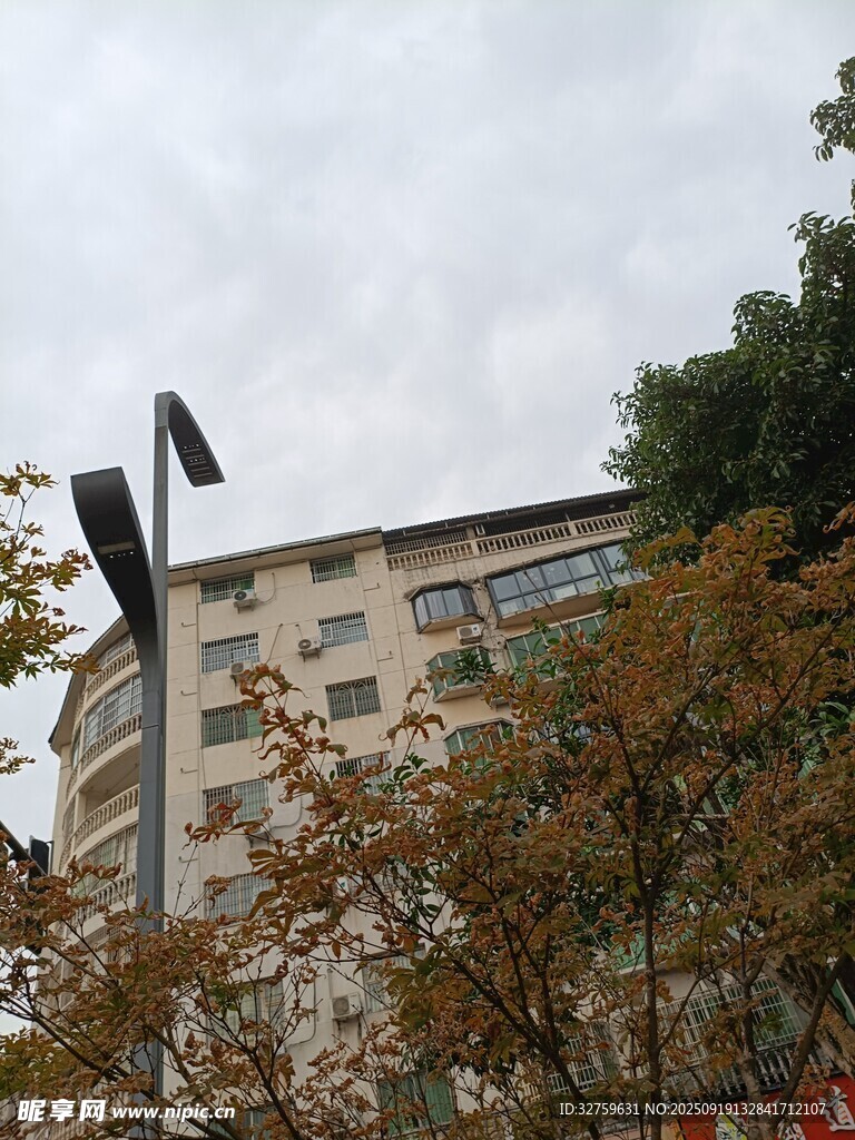城市中独特造型的户外雕塑