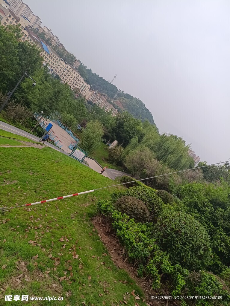 山间绿野风景