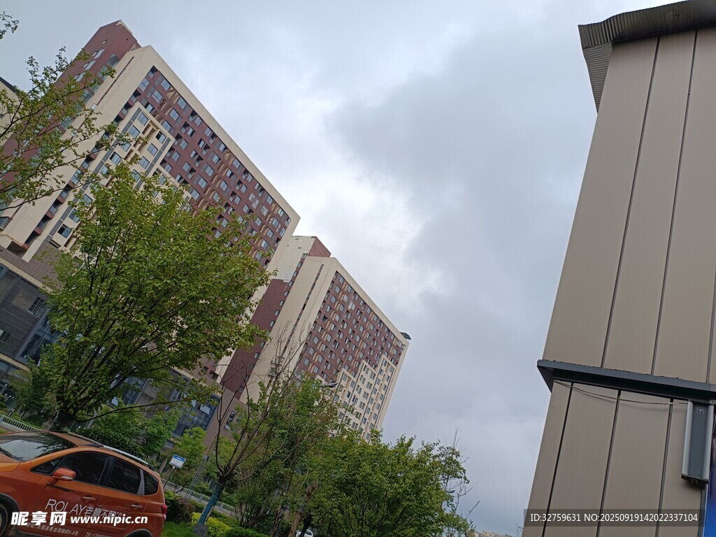 城市建筑与街边景象