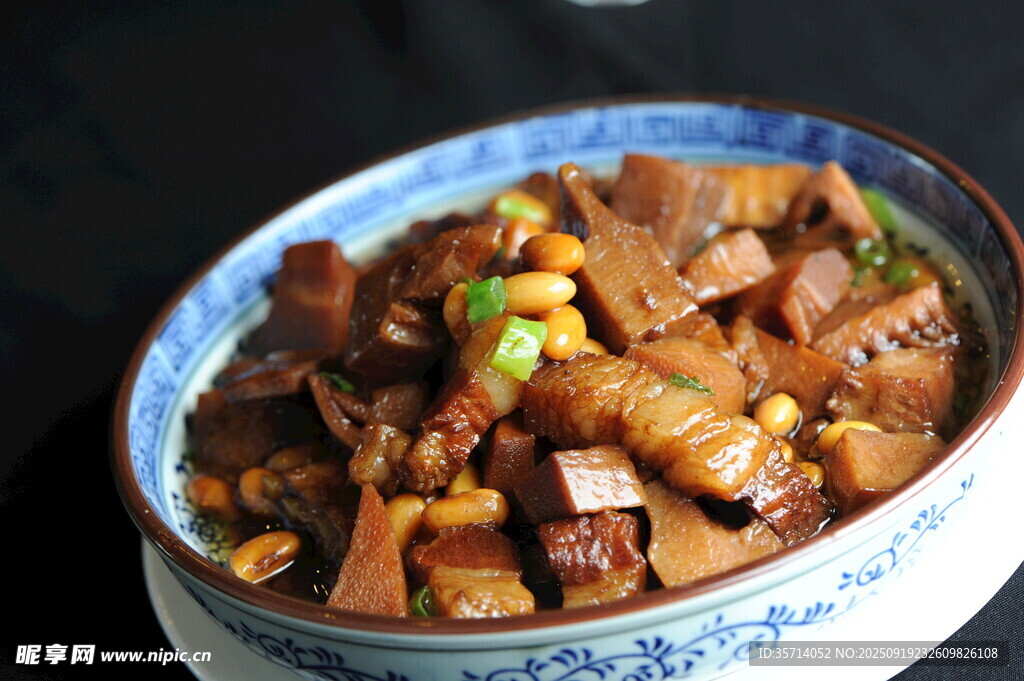 美味红烧肉炖笋干