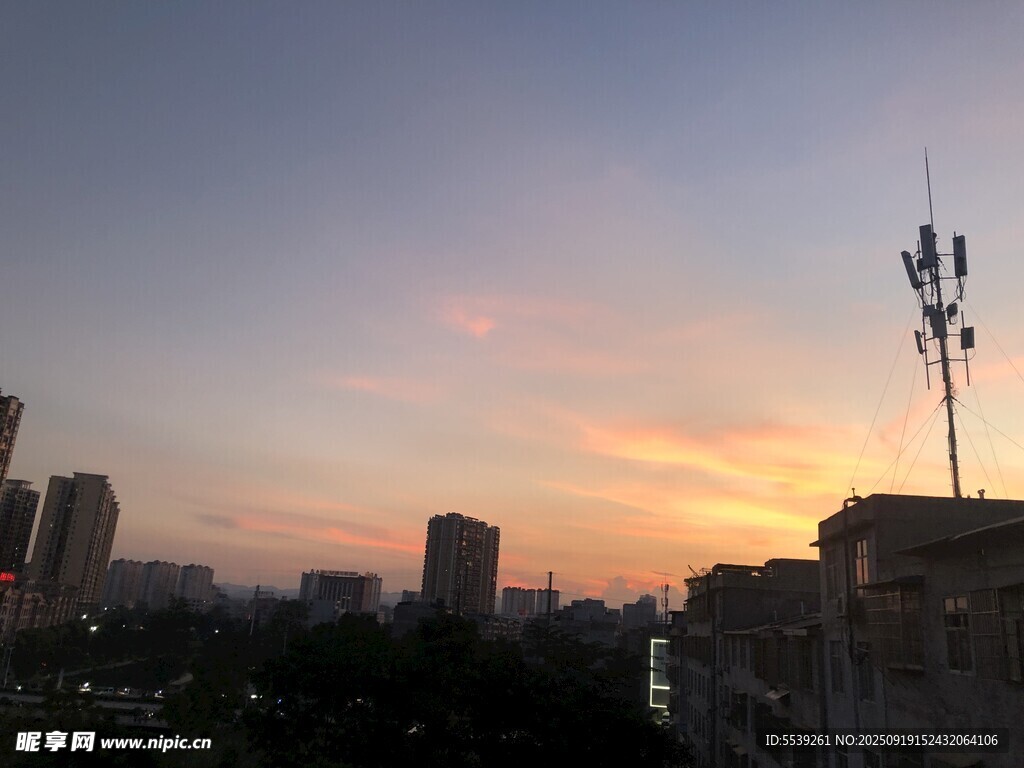 城市黄昏美景