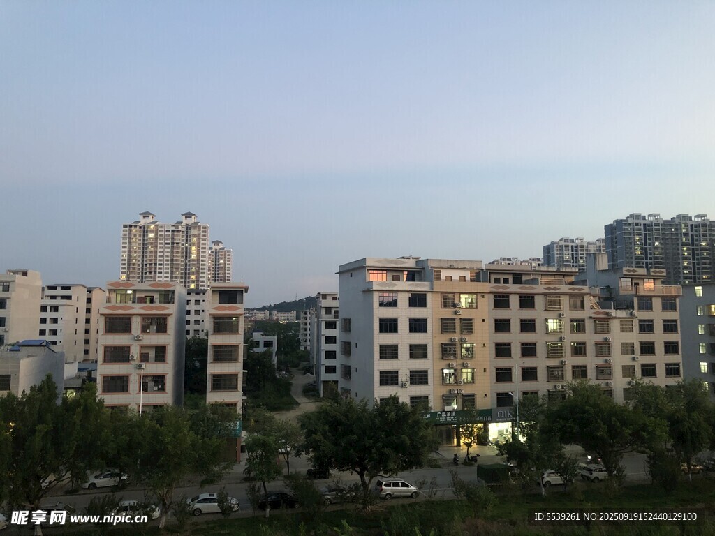 城市中的居民楼景观