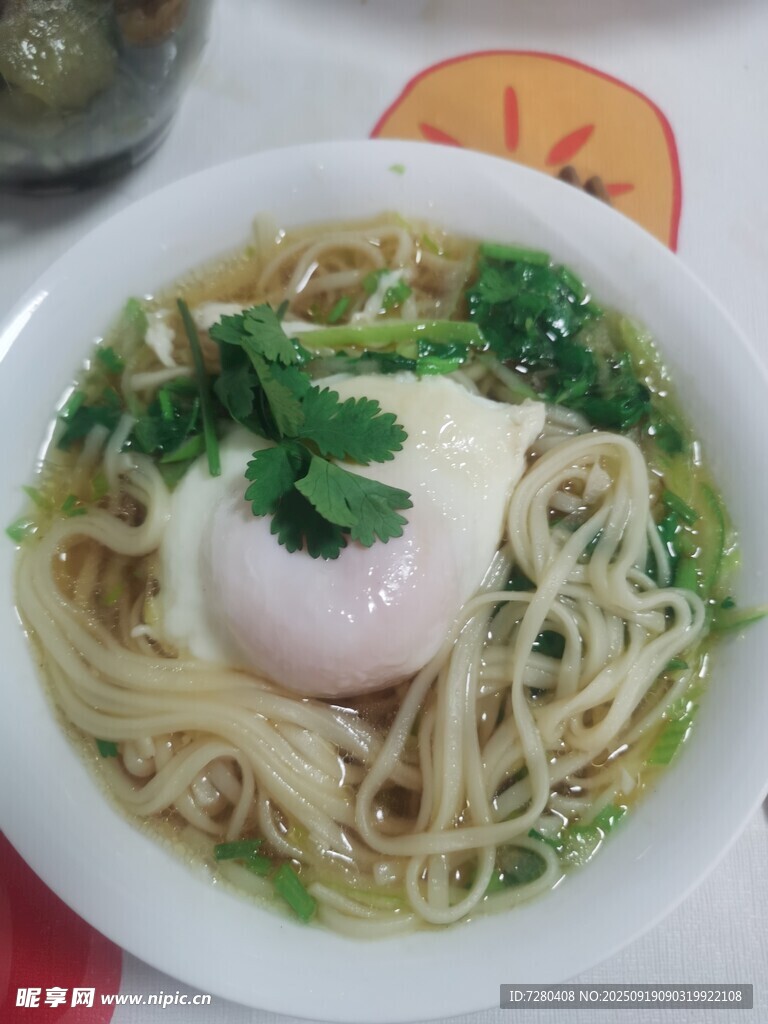 荷包蛋青菜面条美食