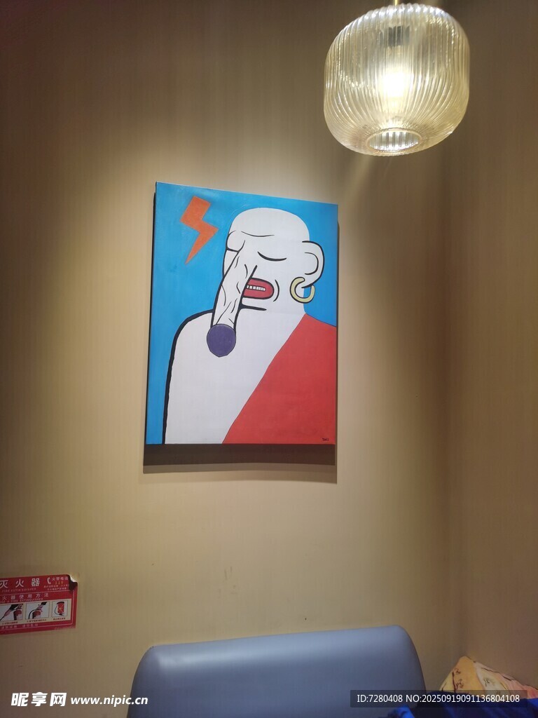 墙上艺术画作装饰一角