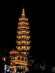夜晚璀璨万佛塔古塔