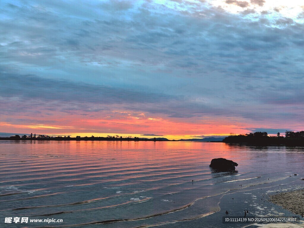 海滨绚丽晚霞美景