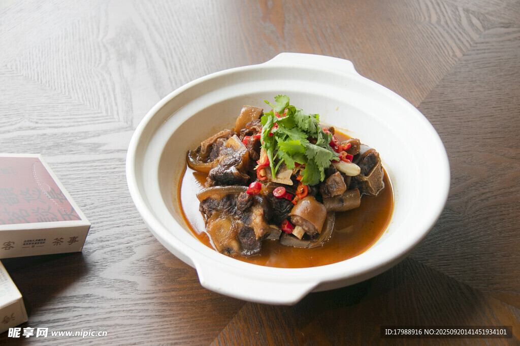 美味红烧牛肉菜肴