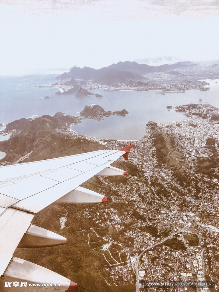 飞机视角下的山海美景