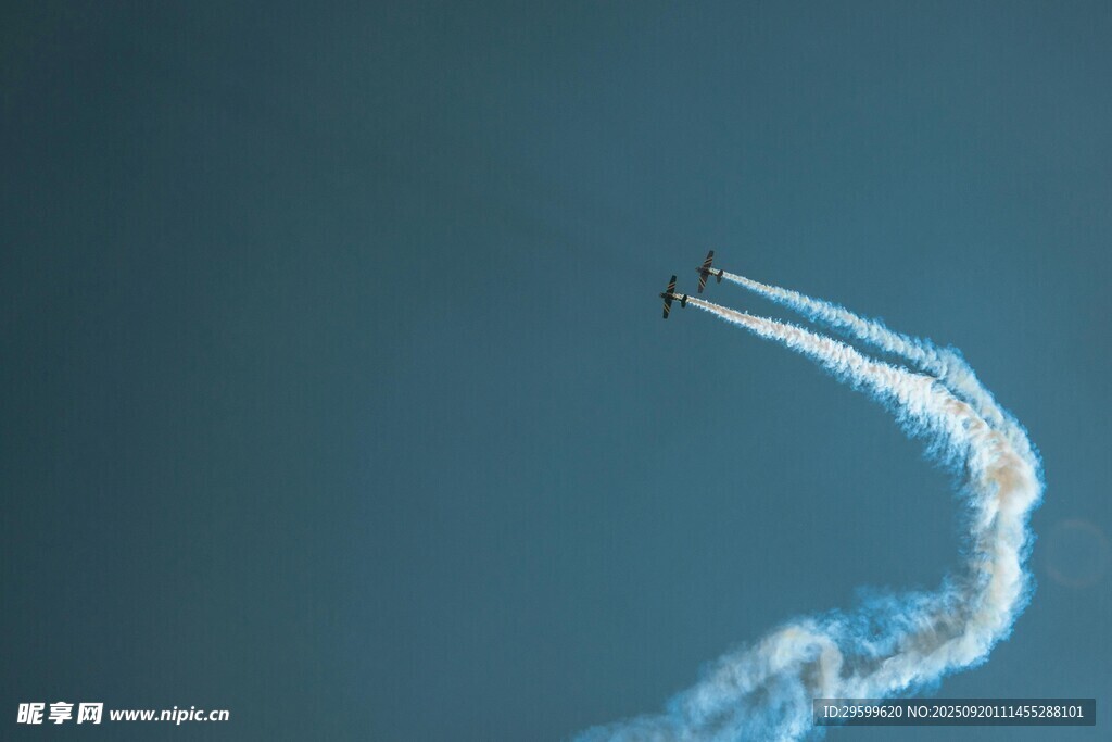 特技飞机空中炫技表演