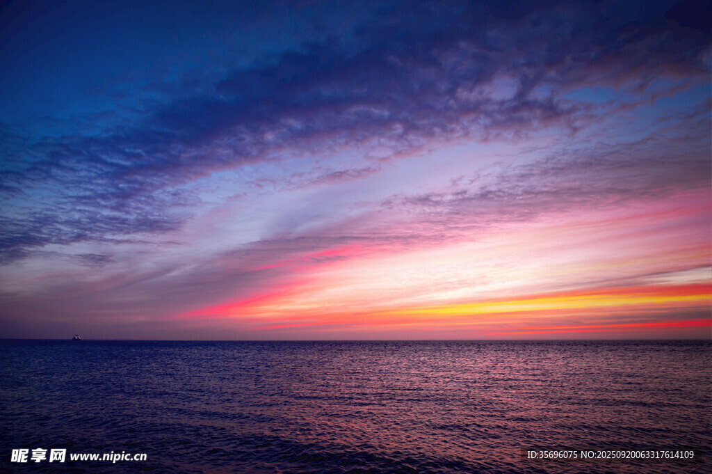海上绚丽日落美景