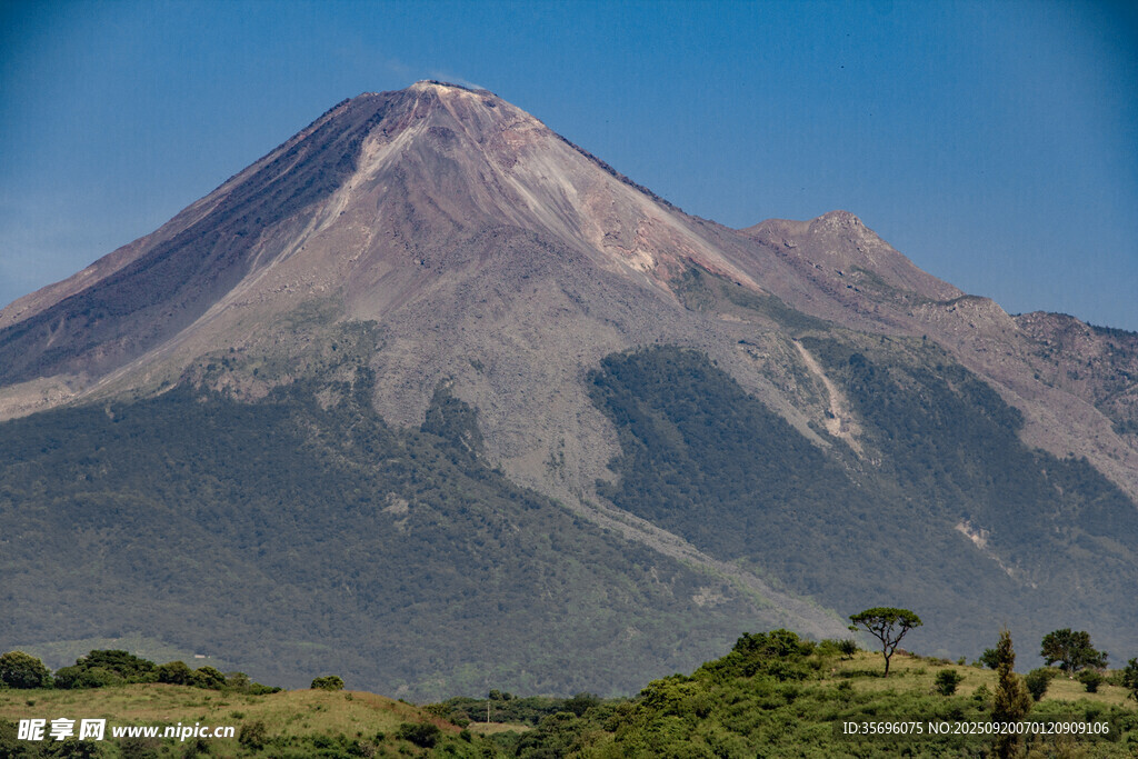 巍峨壮丽的火山景观