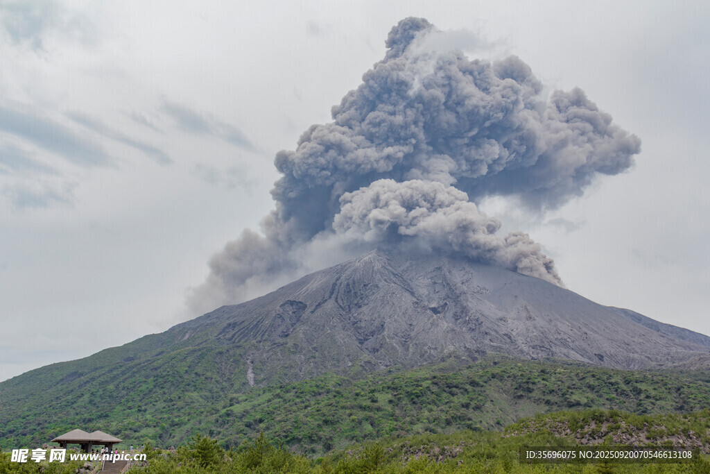 火山喷发壮观景象