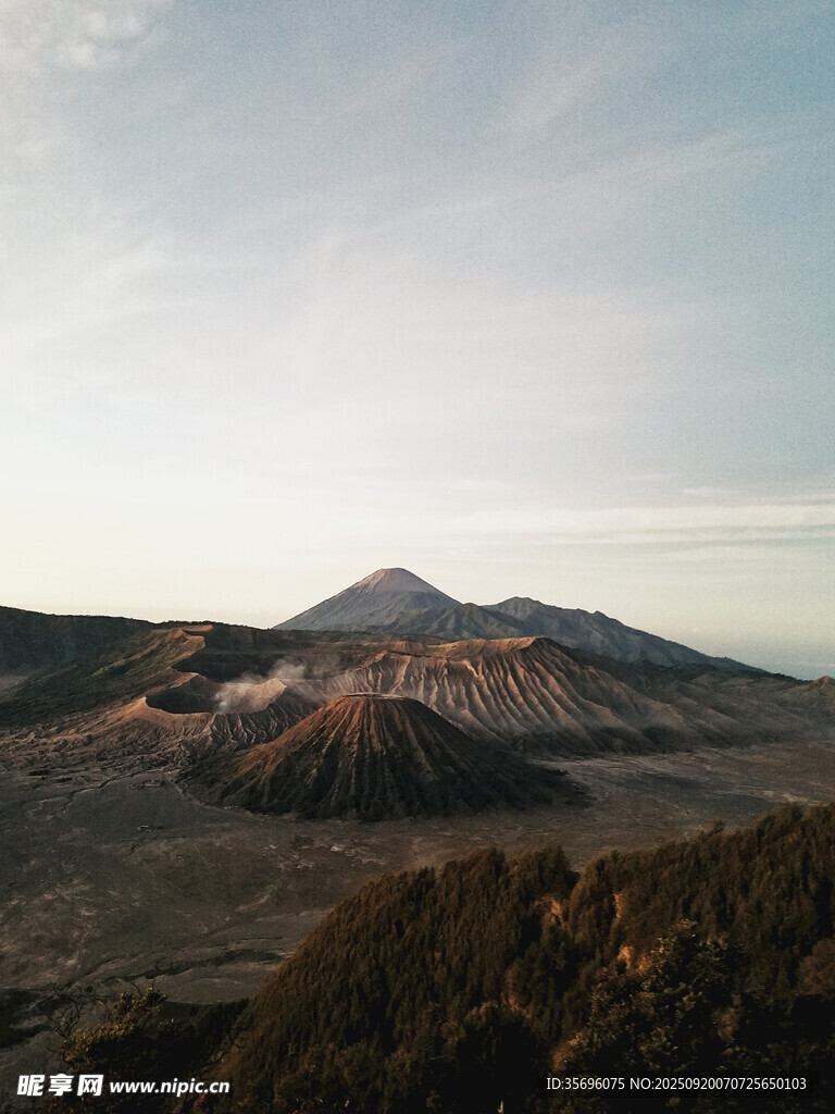 壮丽火山景观