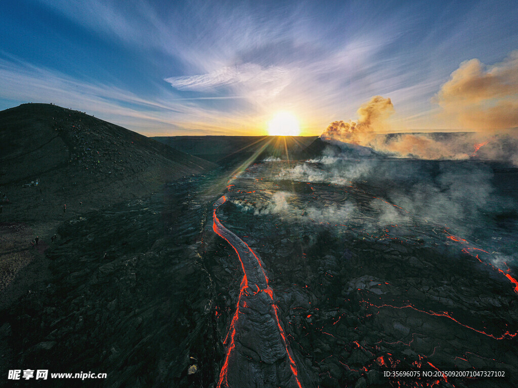 火山熔岩流的壮丽景观