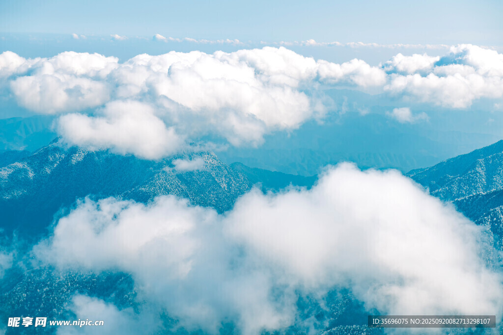 高空云海壮丽景观