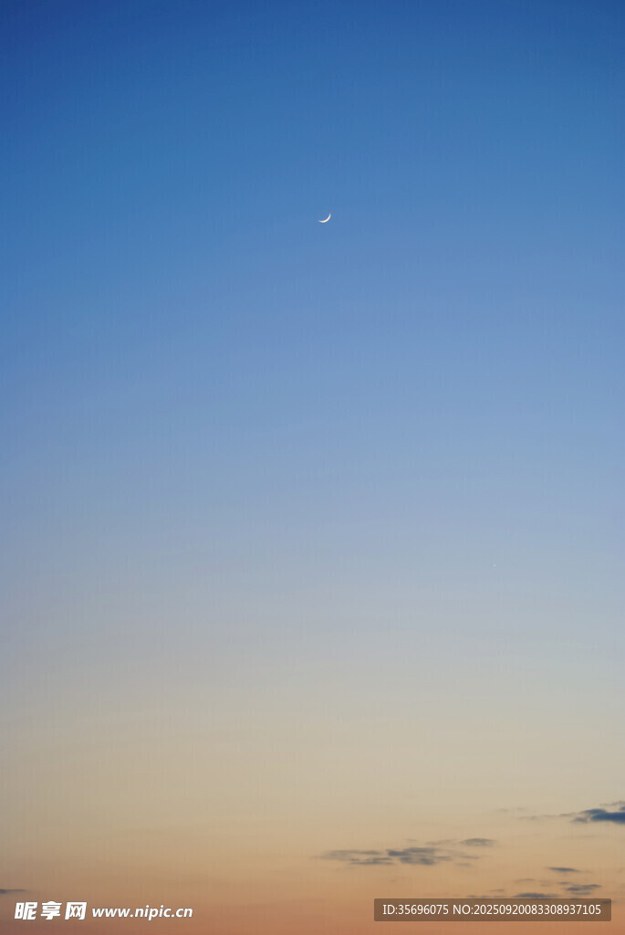 黄昏时分的天空与星星