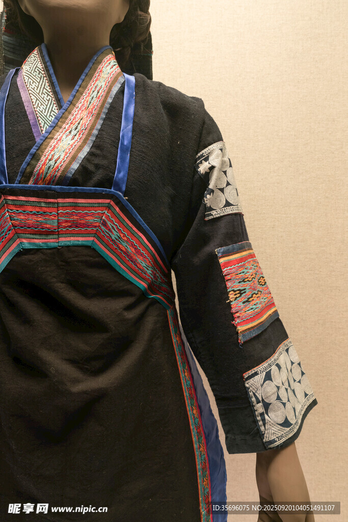 少数民族服饰