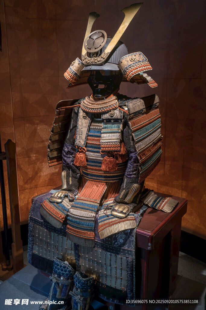 日本武士盔甲模型展示