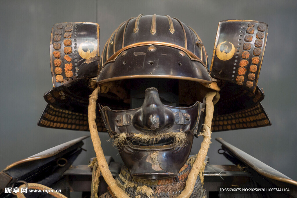 日本武士头盔铠甲展示