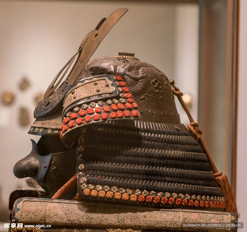 日本古代武士头盔展示