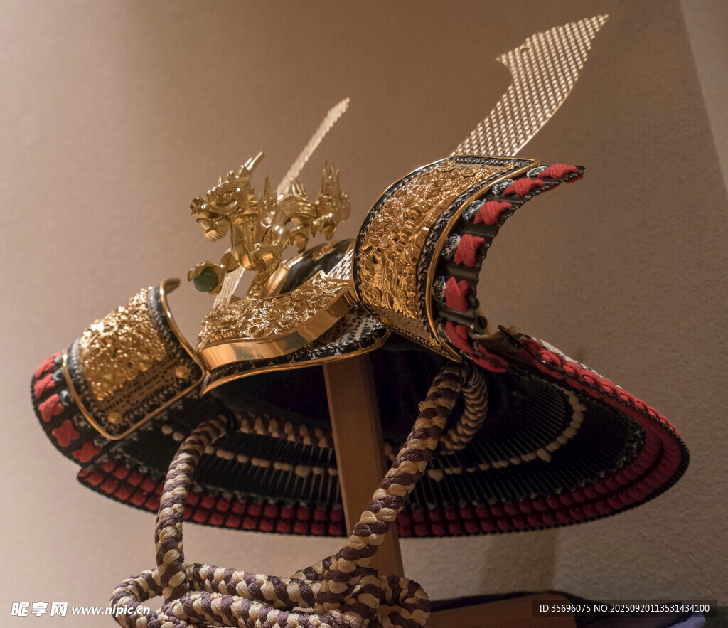 日本传统武士头盔展示