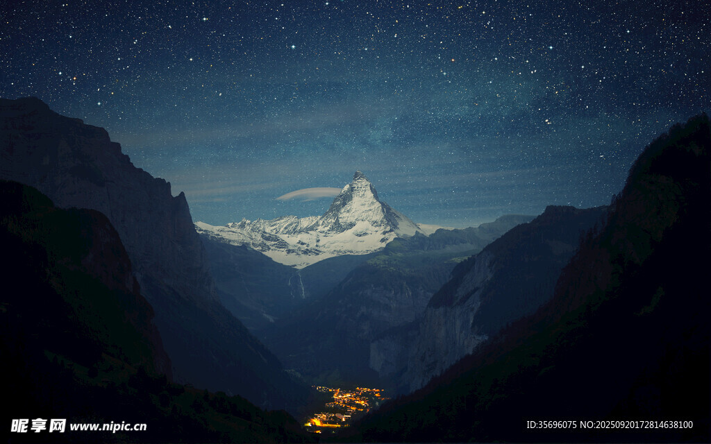 夜空下的壮丽雪山景观