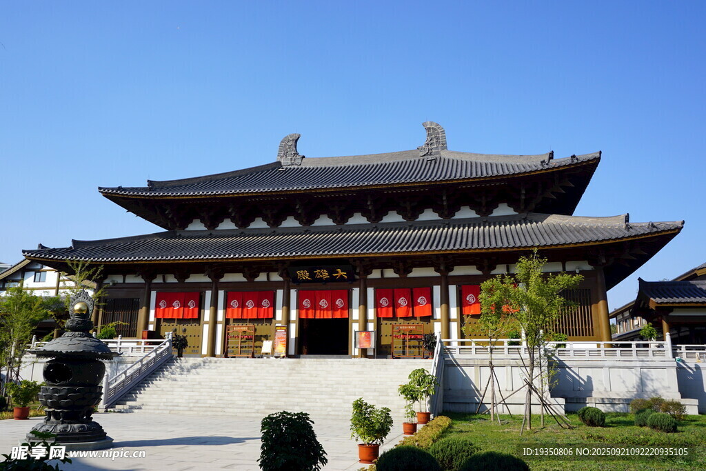 沈阳回龙寺大雄宝殿
