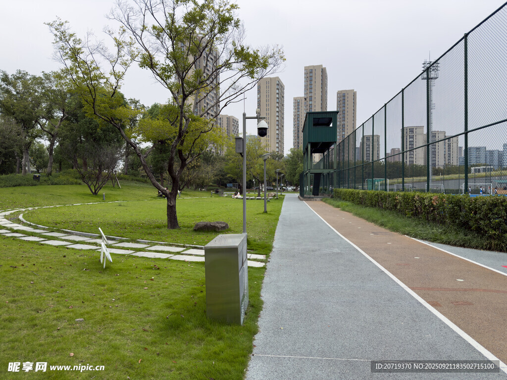 城市公园中的休闲步道