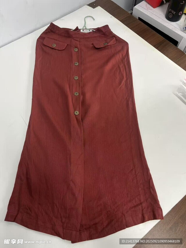 酒红色无袖