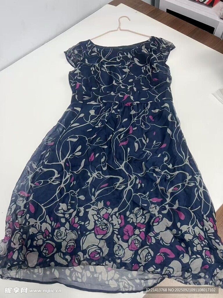碎花连衣裙
