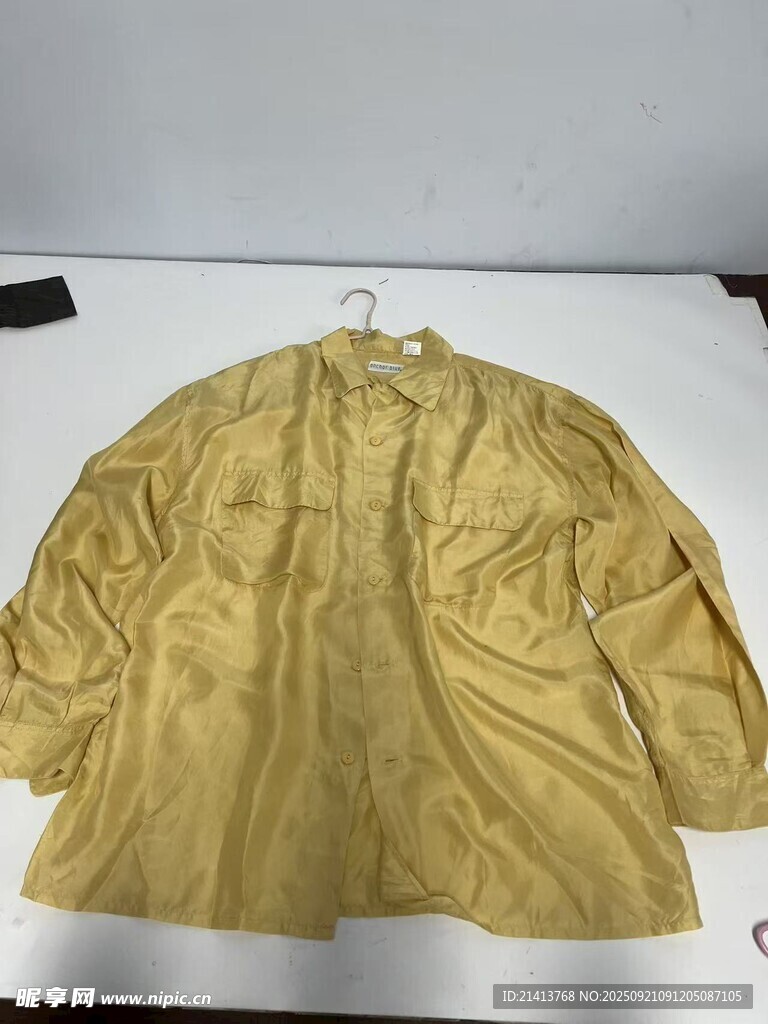 黄色复古风长袖上衣展示黄色上衣
