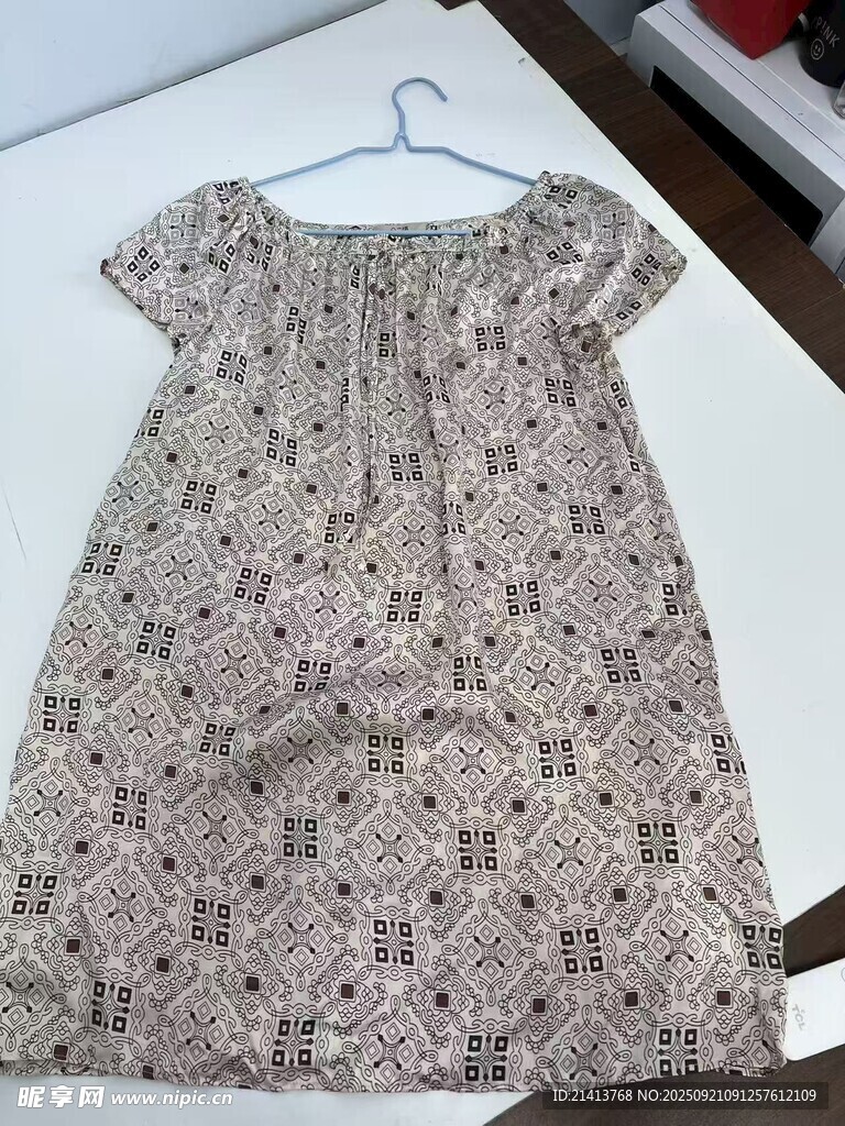 碎花短袖连衣裙展示碎花短袖