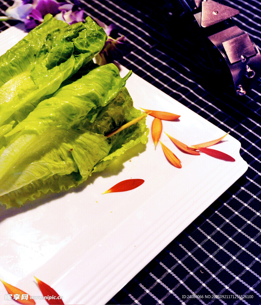 新鲜生菜摆盘