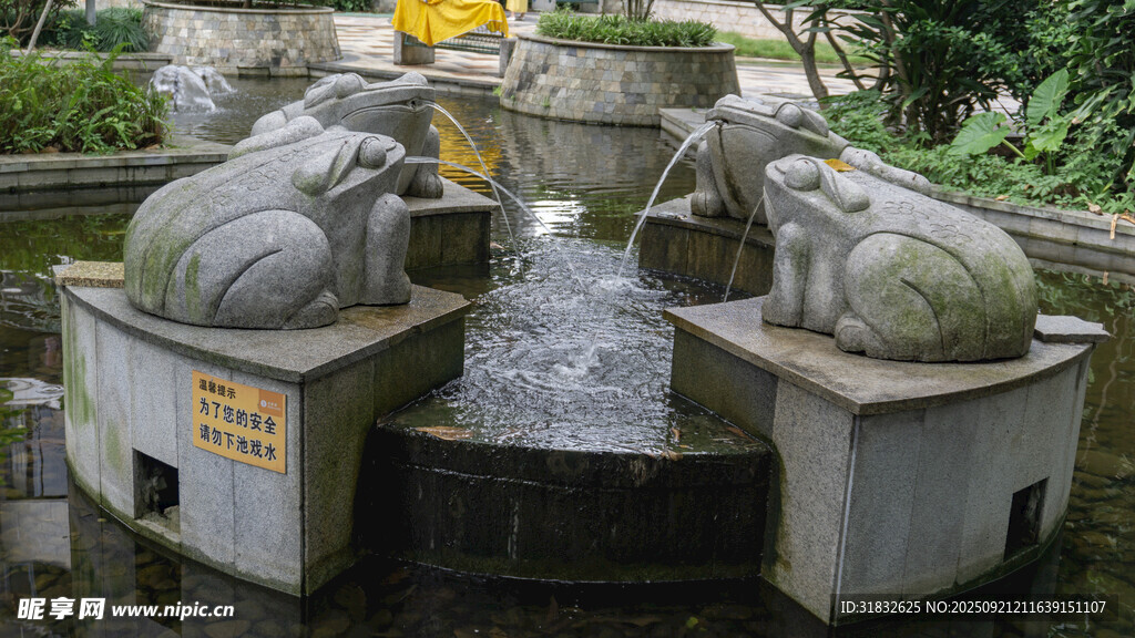 青蛙造型喷泉景观