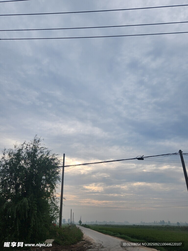 乡村黄昏小路风景