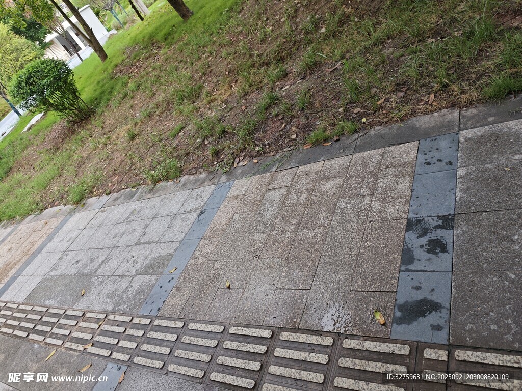 户外金属格栅地面场景