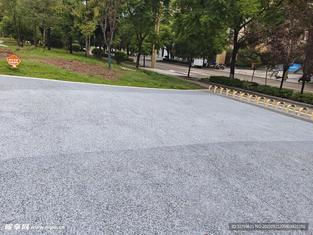 户外平坦灰色路面场景
