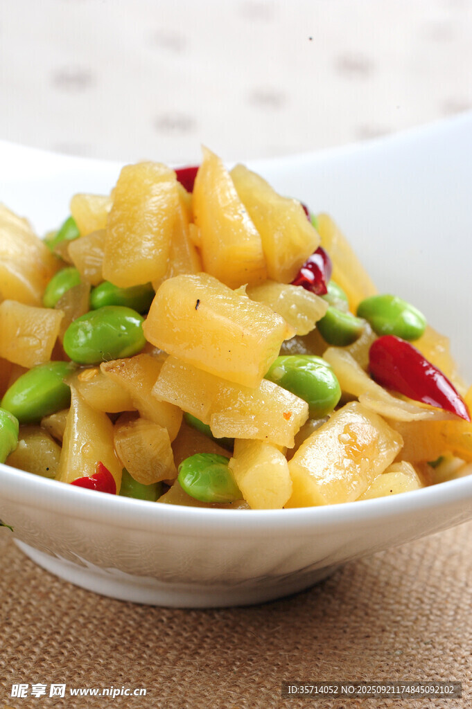 豌豆炒土豆丁