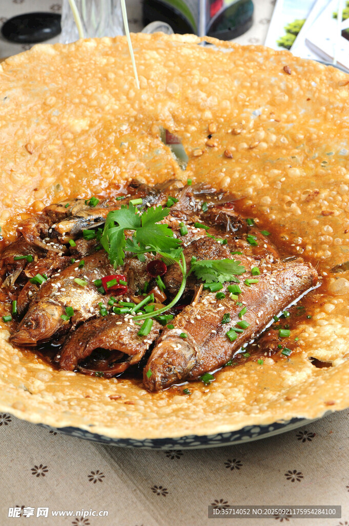 香煎鱼配葱香饼