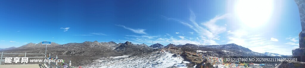 壮丽雪山蓝天风景图