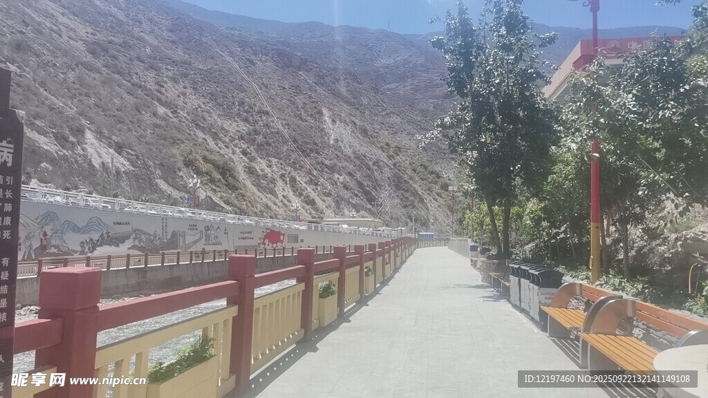 山间步道风景